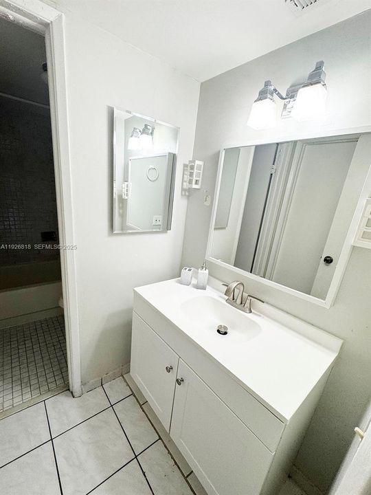 В аренду: $2,200 (2 спален, 1 ванн, 981 Квадратных фут)