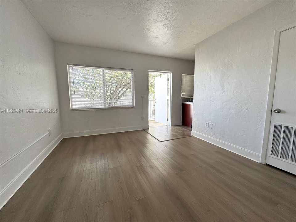For Rent: $1,900 (1 beds, 1 baths, 6696 Square Feet)