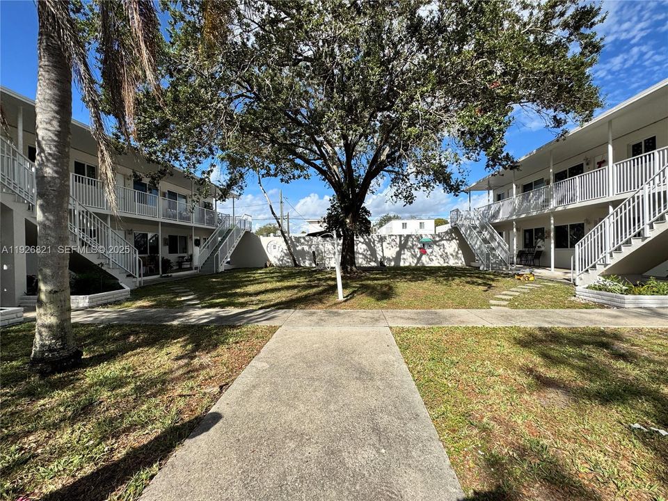 For Rent: $1,900 (1 beds, 1 baths, 6696 Square Feet)