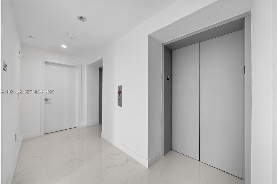 В аренду: $15,000 (4 спален, 5 ванн, 2582 Квадратных фут)