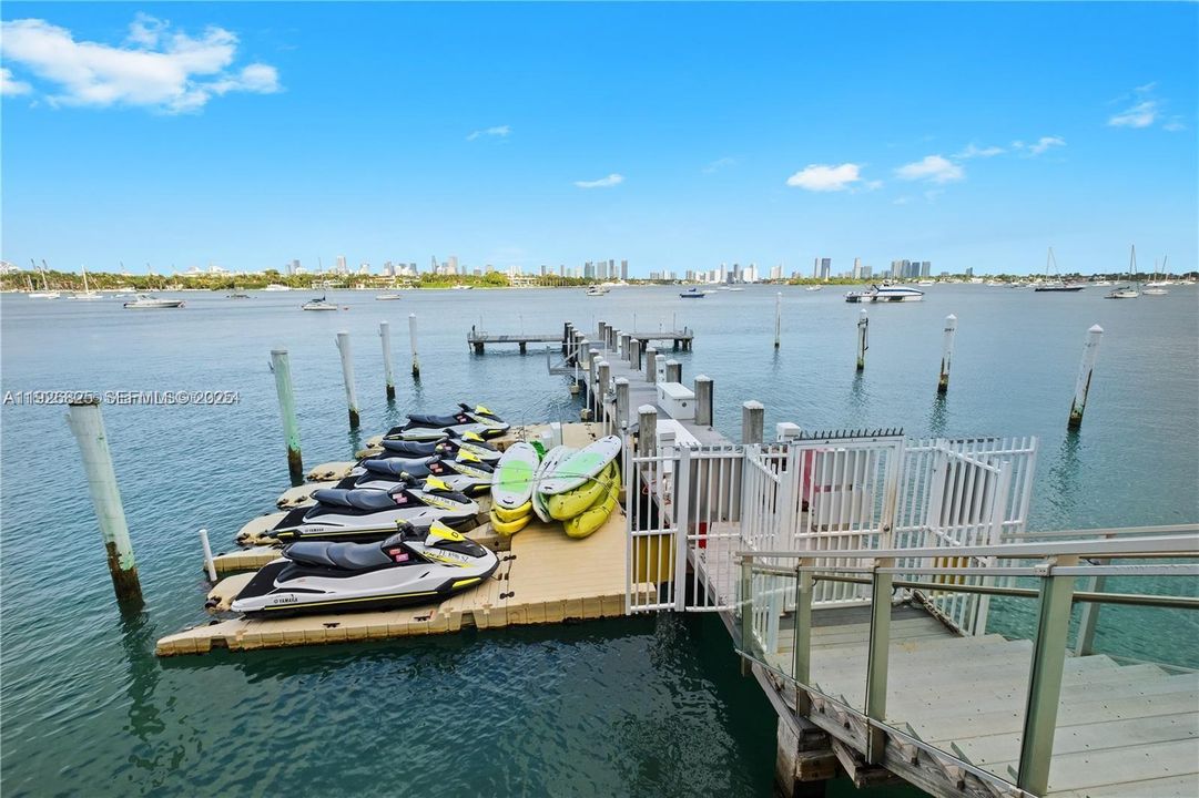 出租: $3,200 (1 贝兹, 1 浴室, 852 平方英尺)