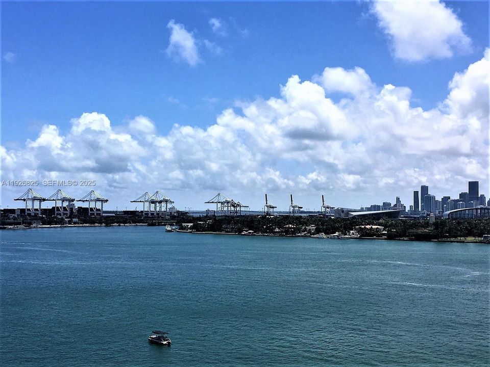 出租: $3,200 (1 贝兹, 1 浴室, 852 平方英尺)