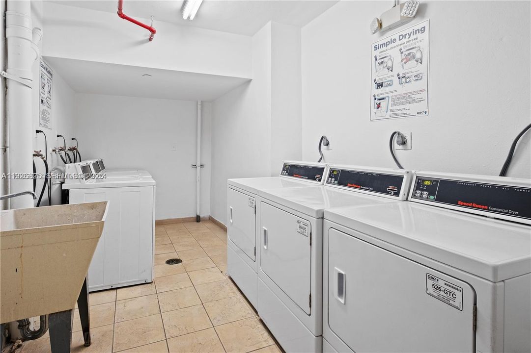 出租: $3,200 (1 贝兹, 1 浴室, 852 平方英尺)