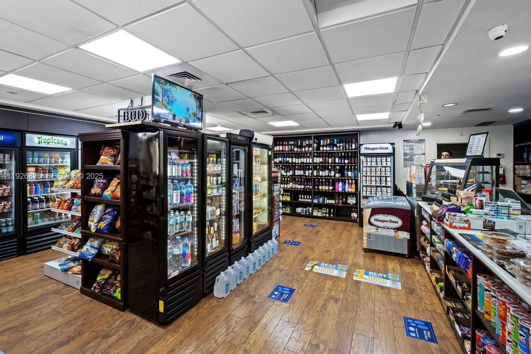 出租: $3,200 (1 贝兹, 1 浴室, 852 平方英尺)