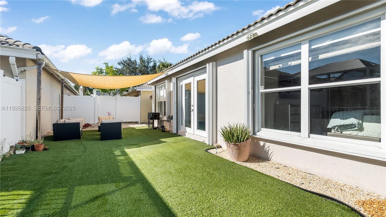 En Venta: $639,900 (3 camas, 2 baños, 2305 Pies cuadrados)