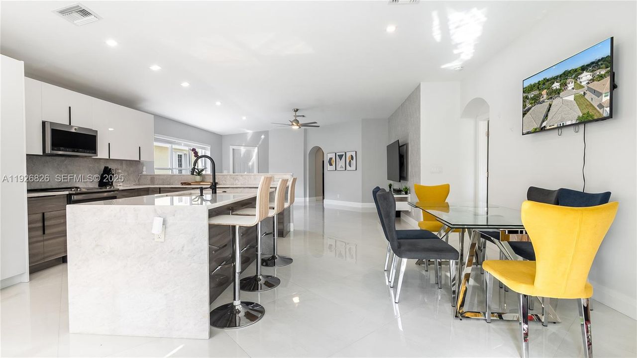 En Venta: $639,900 (3 camas, 2 baños, 2305 Pies cuadrados)