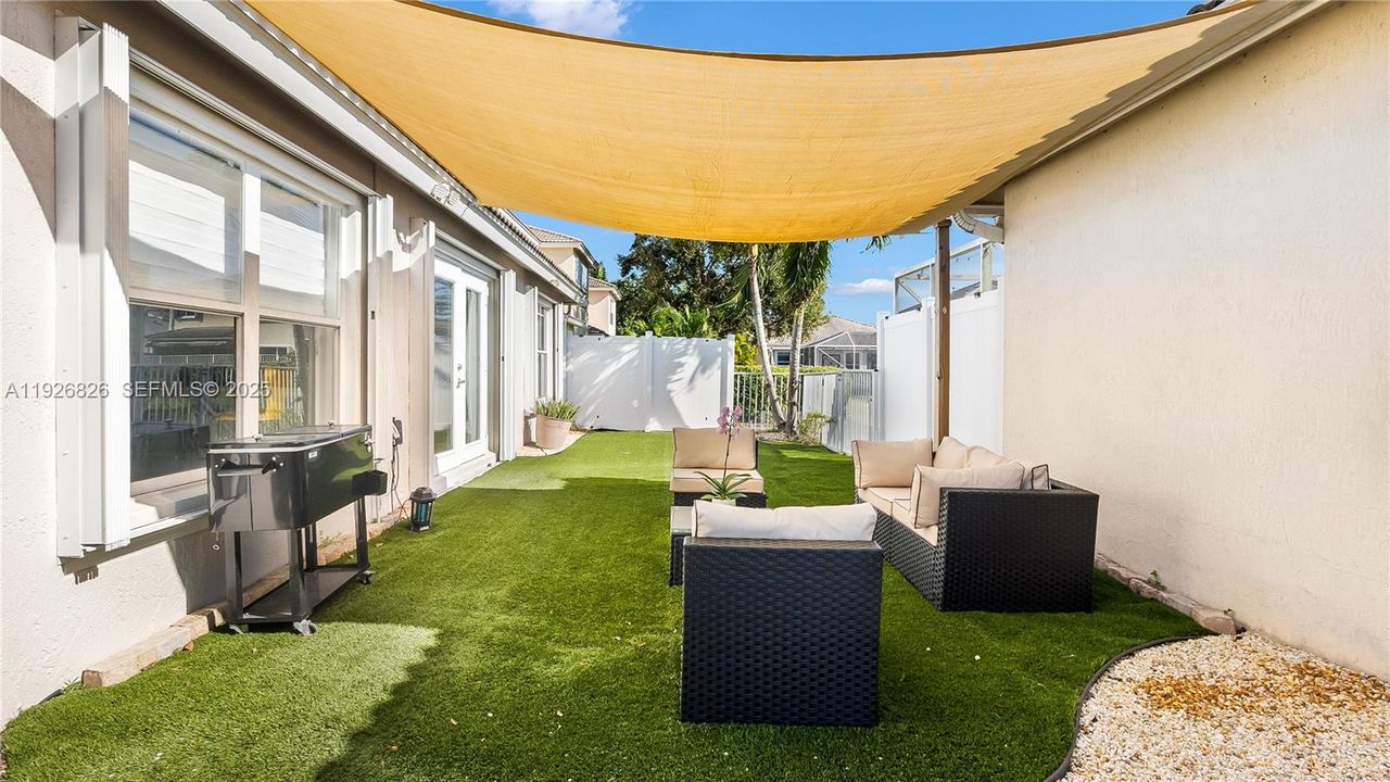 En Venta: $639,900 (3 camas, 2 baños, 2305 Pies cuadrados)