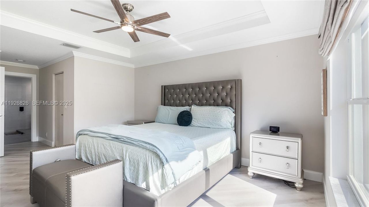 En Venta: $639,900 (3 camas, 2 baños, 2305 Pies cuadrados)