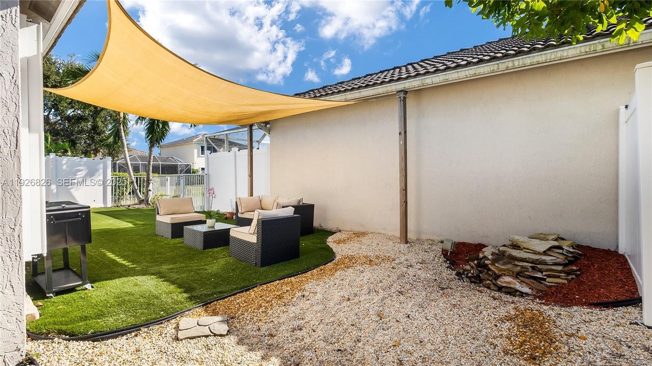 En Venta: $639,900 (3 camas, 2 baños, 2305 Pies cuadrados)