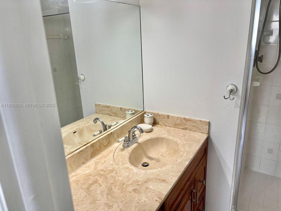 В аренду: $1,600 (2 спален, 2 ванн, 850 Квадратных фут)