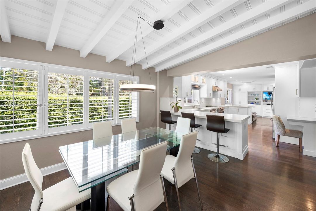 出租: $8,300 (3 贝兹, 2 浴室, 2057 平方英尺)