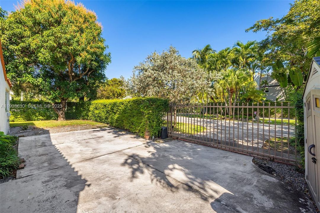 Electric gate with 2 parking spaces on side of house