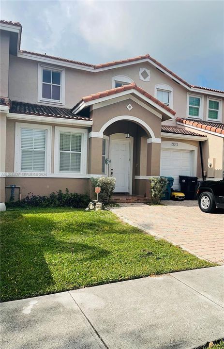 For Rent: $2,850 (3 beds, 2 baths, 1679 Square Feet)