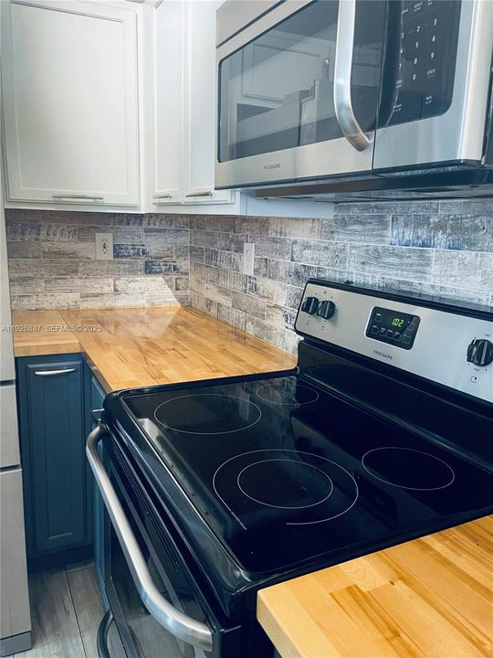 For Rent: $2,850 (3 beds, 2 baths, 1679 Square Feet)