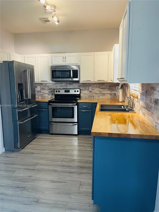 For Rent: $2,850 (3 beds, 2 baths, 1679 Square Feet)