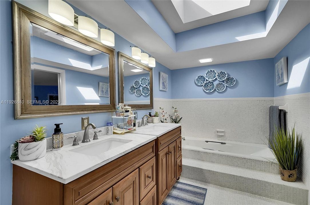 На продажу: $699,900 (3 спален, 2 ванн, 3332 Квадратных фут)