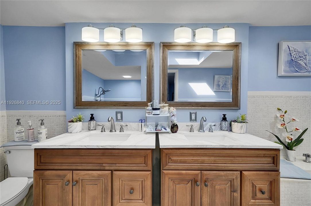 На продажу: $699,900 (3 спален, 2 ванн, 3332 Квадратных фут)