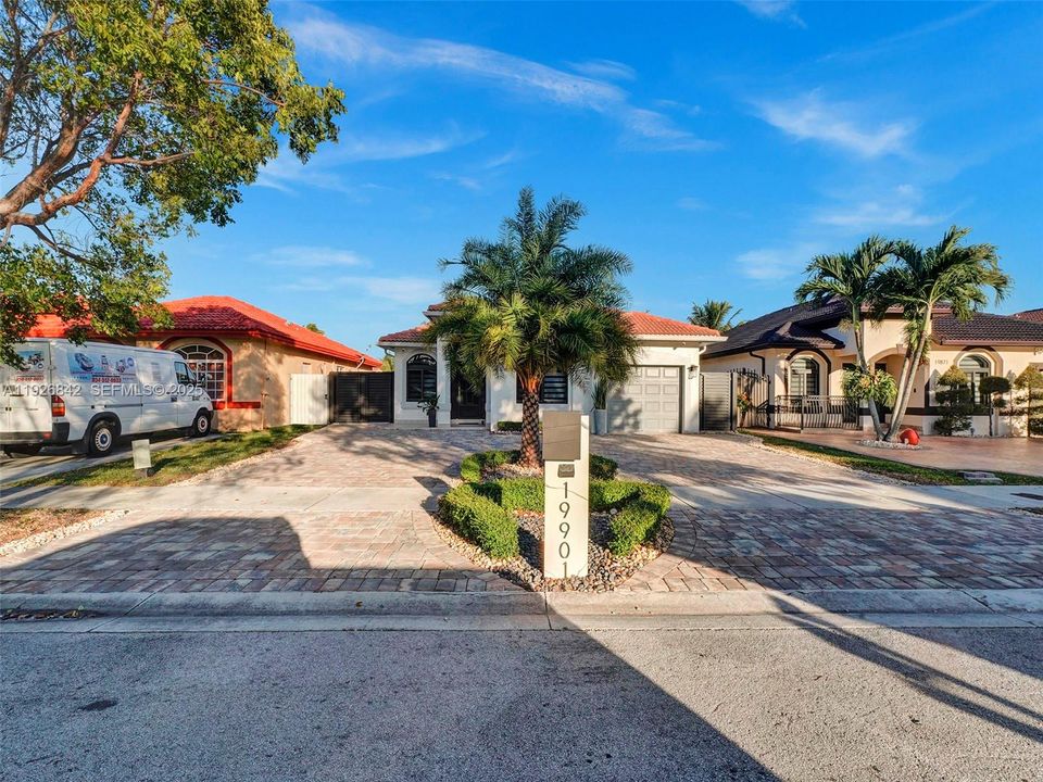 待售: $670,000 (3 贝兹, 2 浴室, 1402 平方英尺)