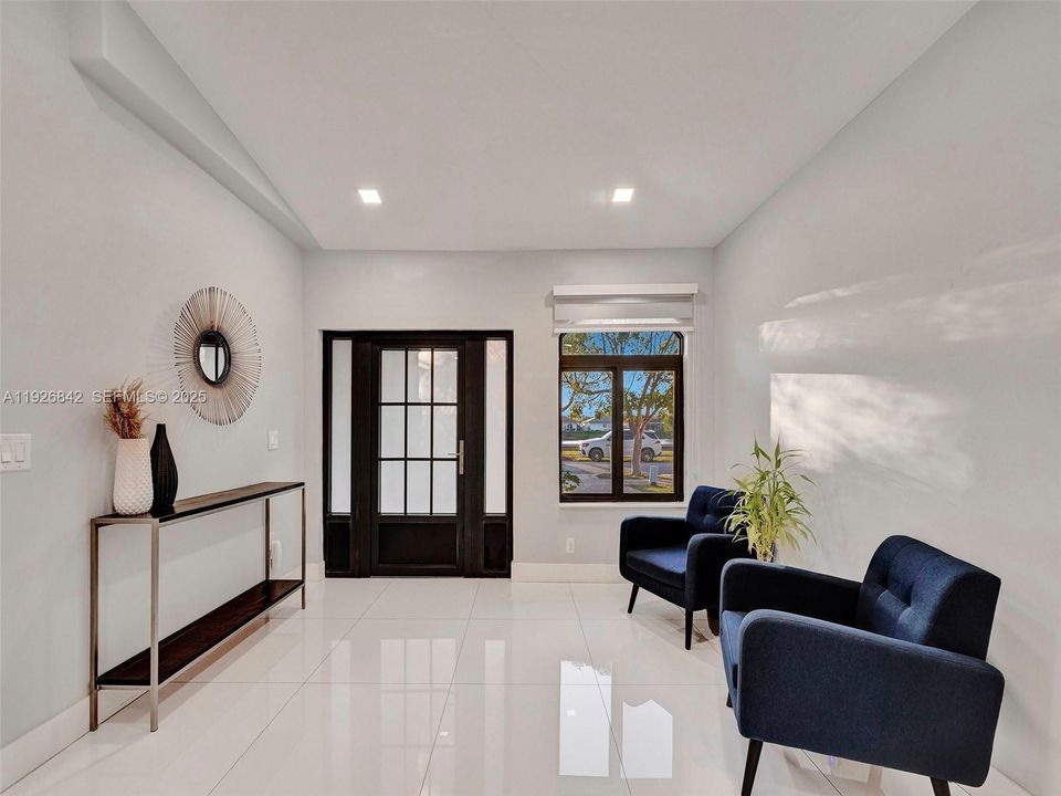 待售: $670,000 (3 贝兹, 2 浴室, 1402 平方英尺)