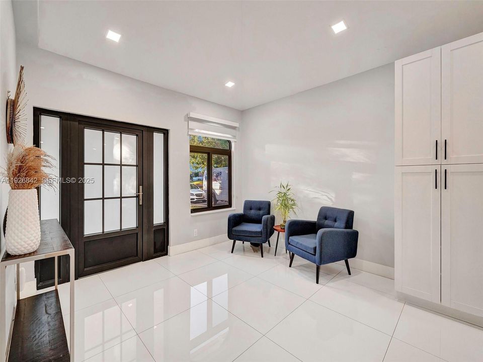 待售: $670,000 (3 贝兹, 2 浴室, 1402 平方英尺)