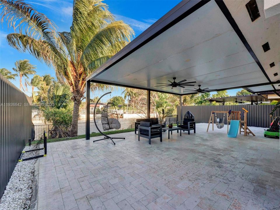 待售: $670,000 (3 贝兹, 2 浴室, 1402 平方英尺)