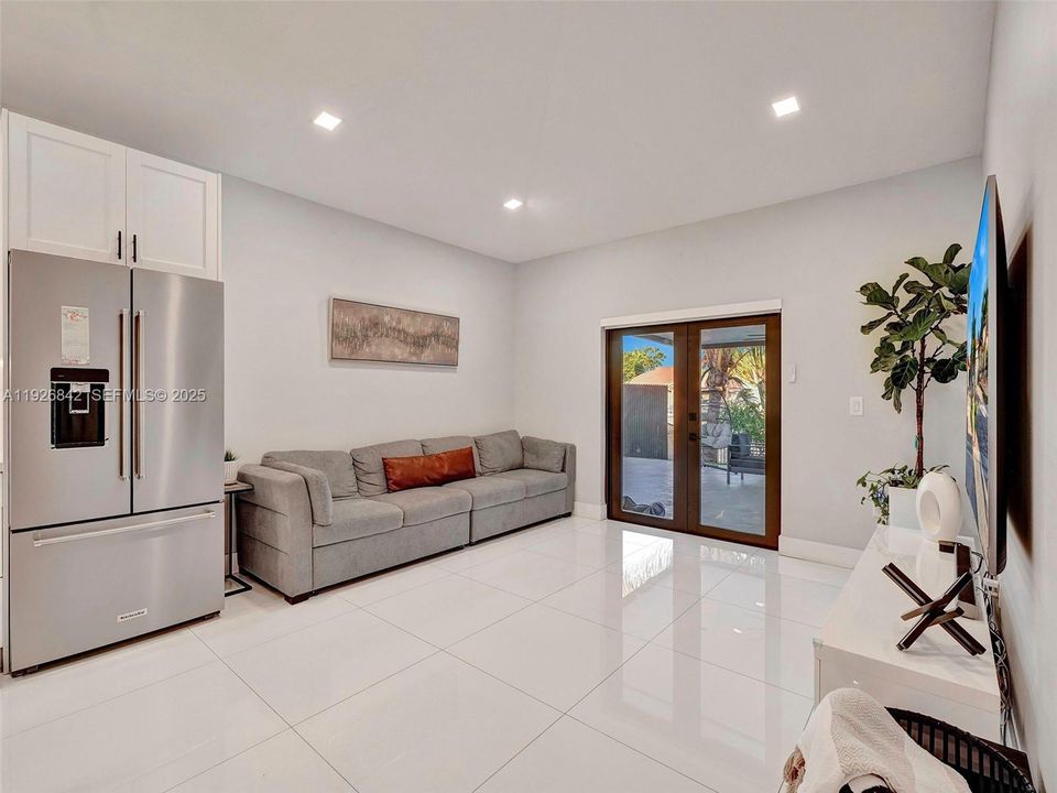 待售: $670,000 (3 贝兹, 2 浴室, 1402 平方英尺)