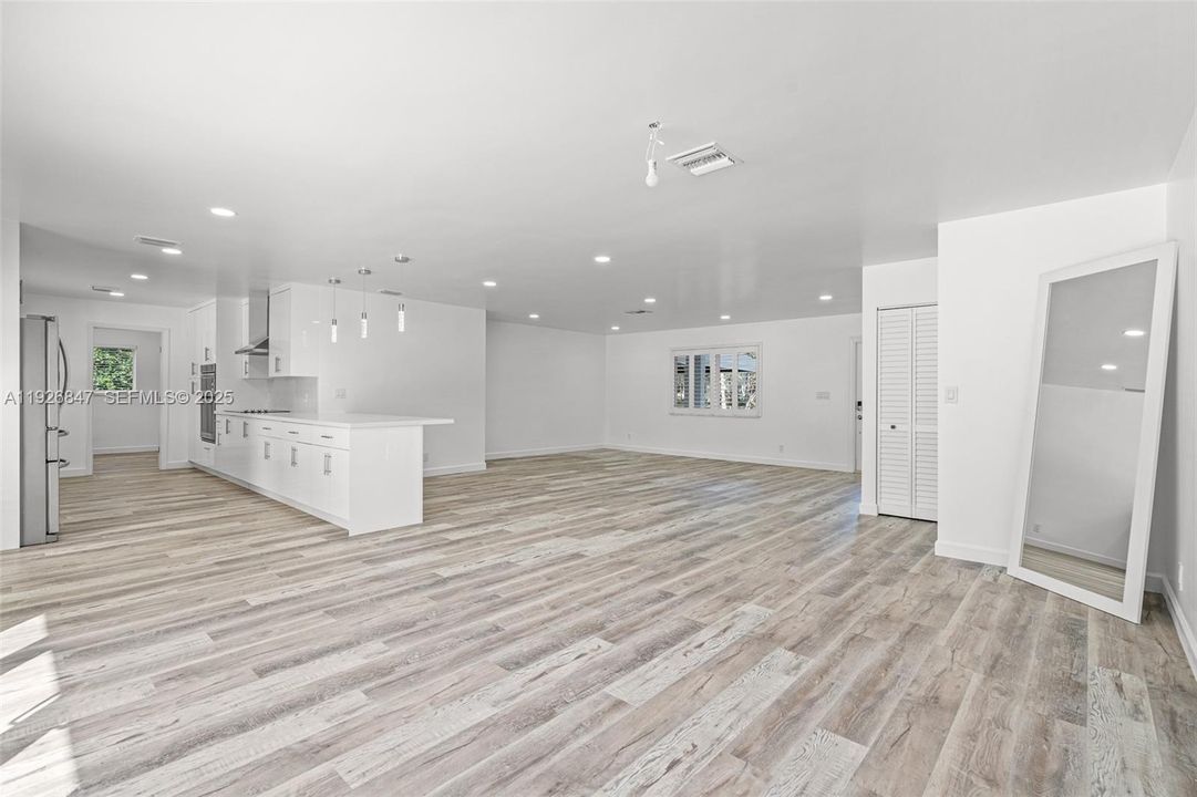 出租: $6,700 (3 贝兹, 2 浴室, 1772 平方英尺)