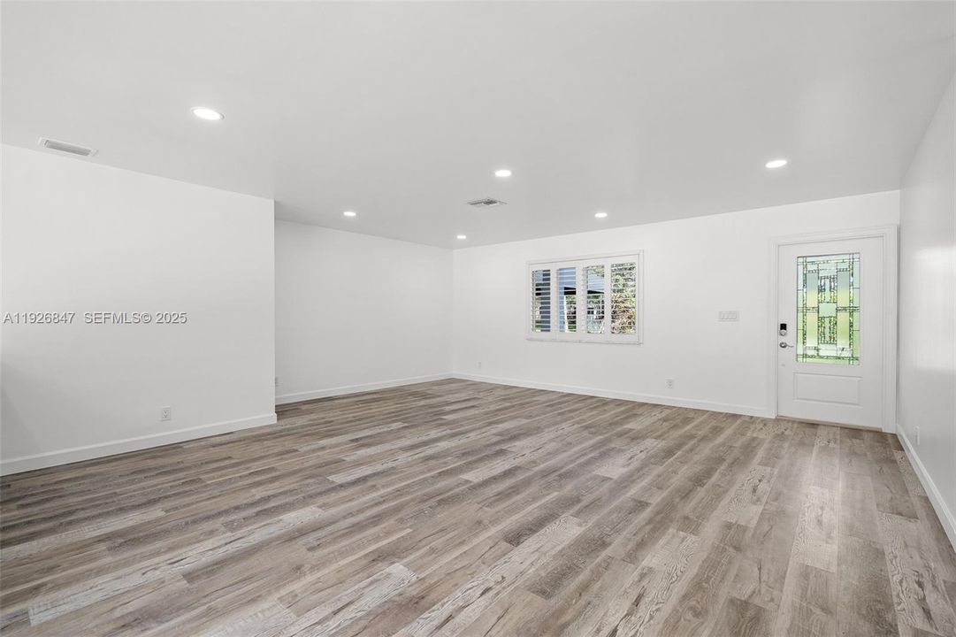 出租: $6,700 (3 贝兹, 2 浴室, 1772 平方英尺)