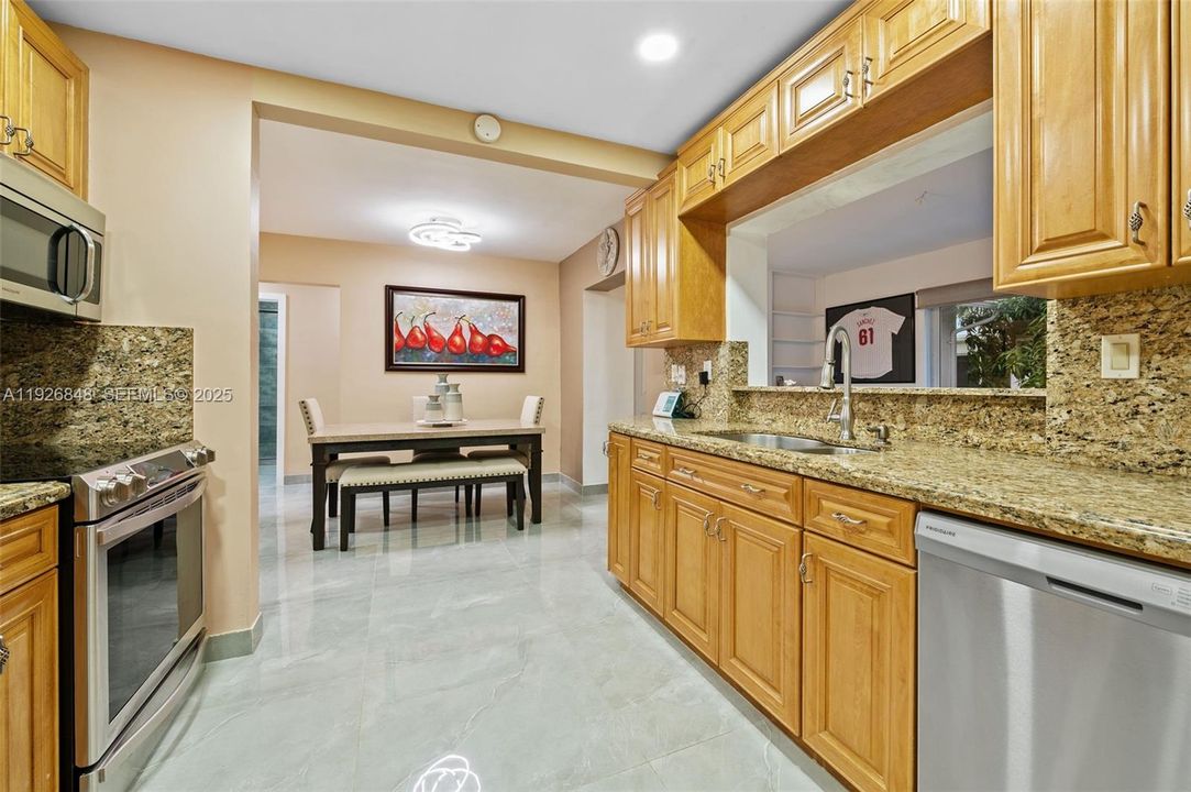 待售: $360,000 (2 贝兹, 2 浴室, 1226 平方英尺)