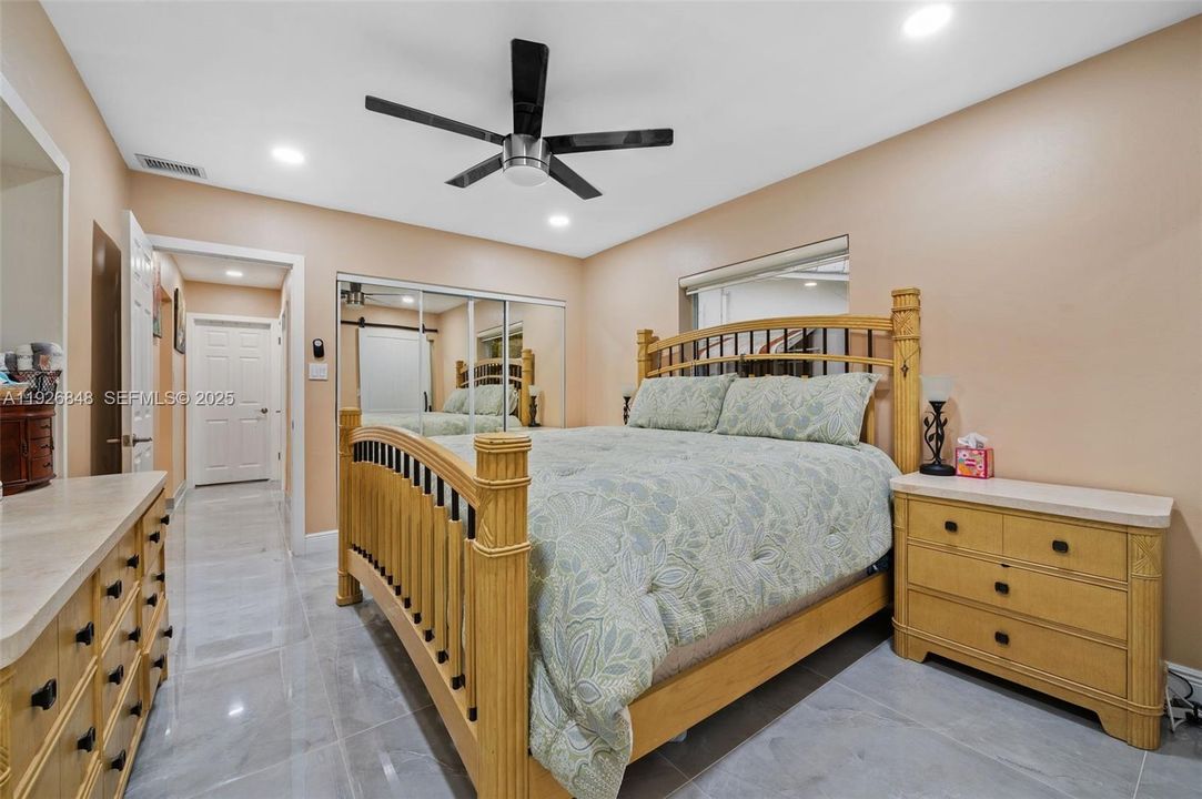 待售: $360,000 (2 贝兹, 2 浴室, 1226 平方英尺)