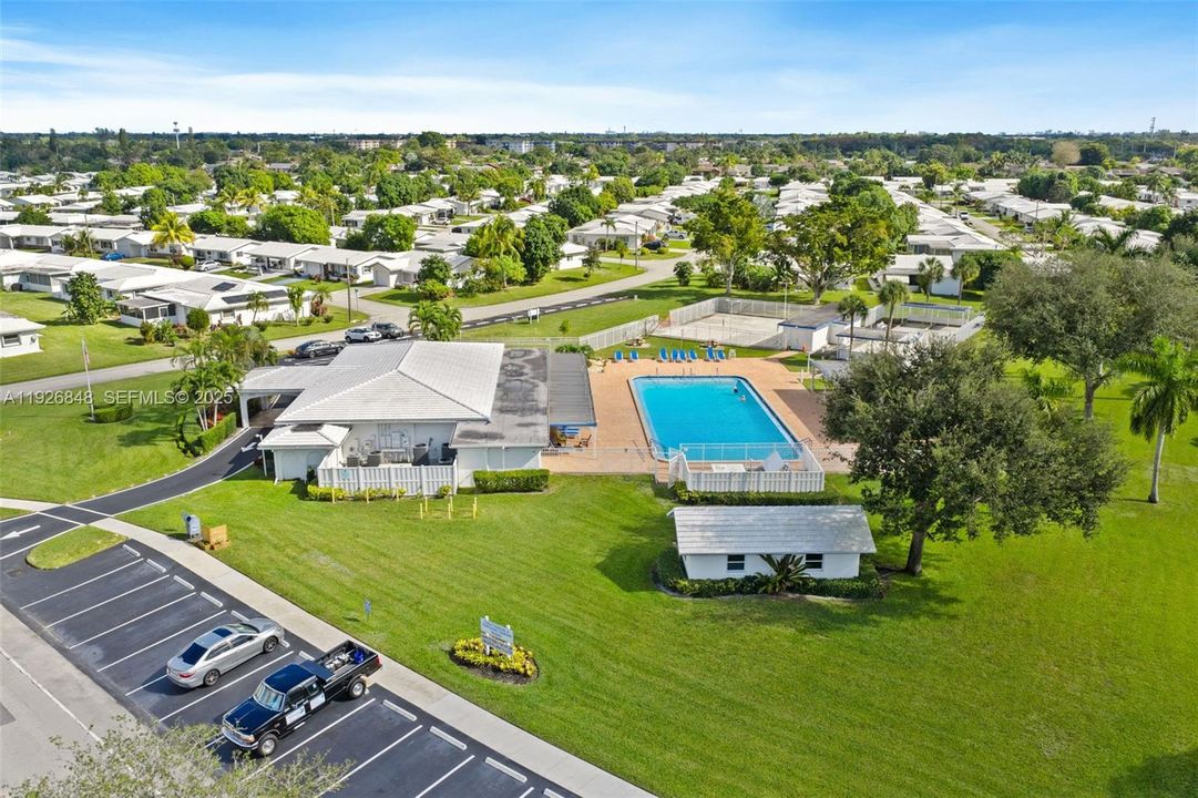 待售: $360,000 (2 贝兹, 2 浴室, 1226 平方英尺)