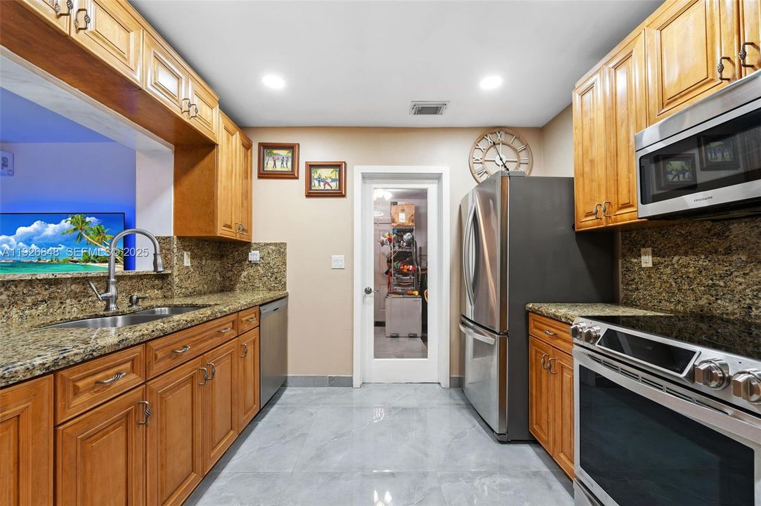 待售: $360,000 (2 贝兹, 2 浴室, 1226 平方英尺)