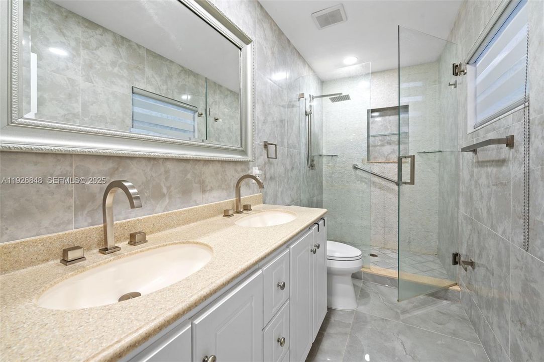 待售: $360,000 (2 贝兹, 2 浴室, 1226 平方英尺)