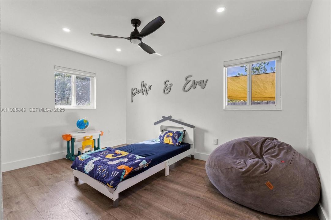 На продажу: $650,000 (3 спален, 2 ванн, 1322 Квадратных фут)