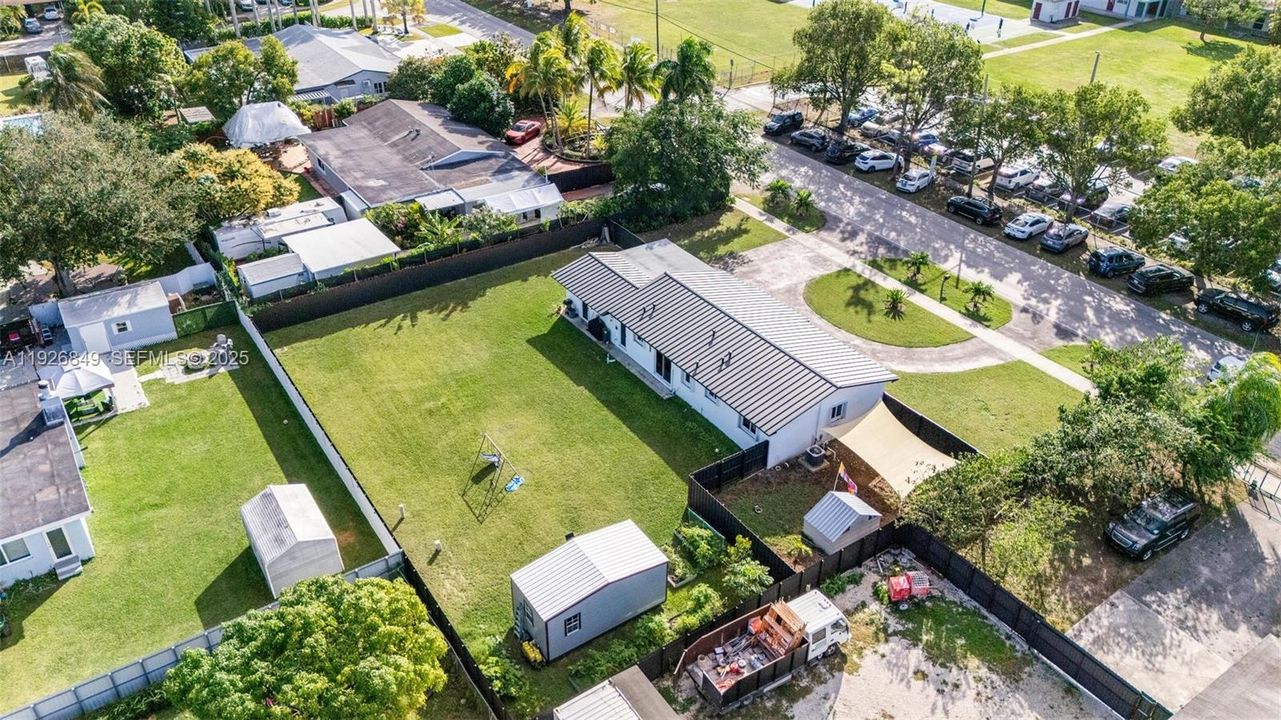 На продажу: $650,000 (3 спален, 2 ванн, 1322 Квадратных фут)