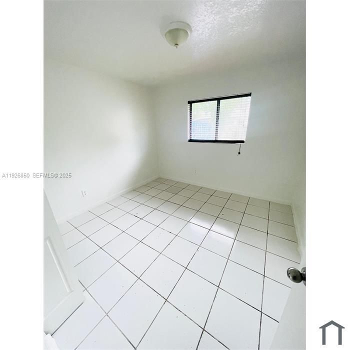 For Rent: $2,400 (3 beds, 2 baths, 1140 Square Feet)