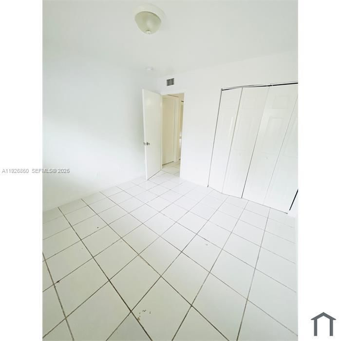 For Rent: $2,400 (3 beds, 2 baths, 1140 Square Feet)