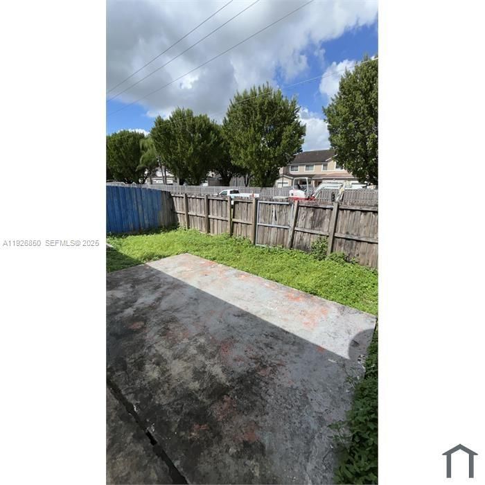 For Rent: $2,400 (3 beds, 2 baths, 1140 Square Feet)