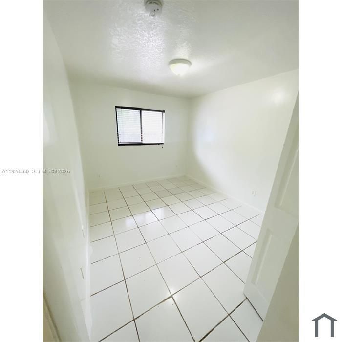 For Rent: $2,400 (3 beds, 2 baths, 1140 Square Feet)