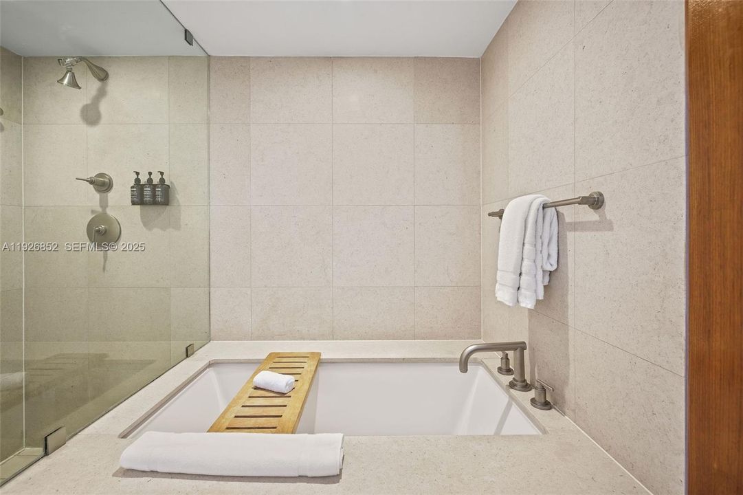 待售: $550,000 (1 贝兹, 1 浴室, 720 平方英尺)