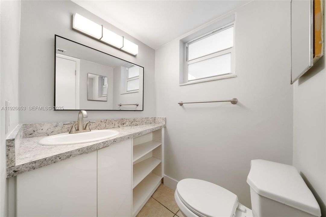 出租: $1,750 (1 贝兹, 1 浴室, 898 平方英尺)