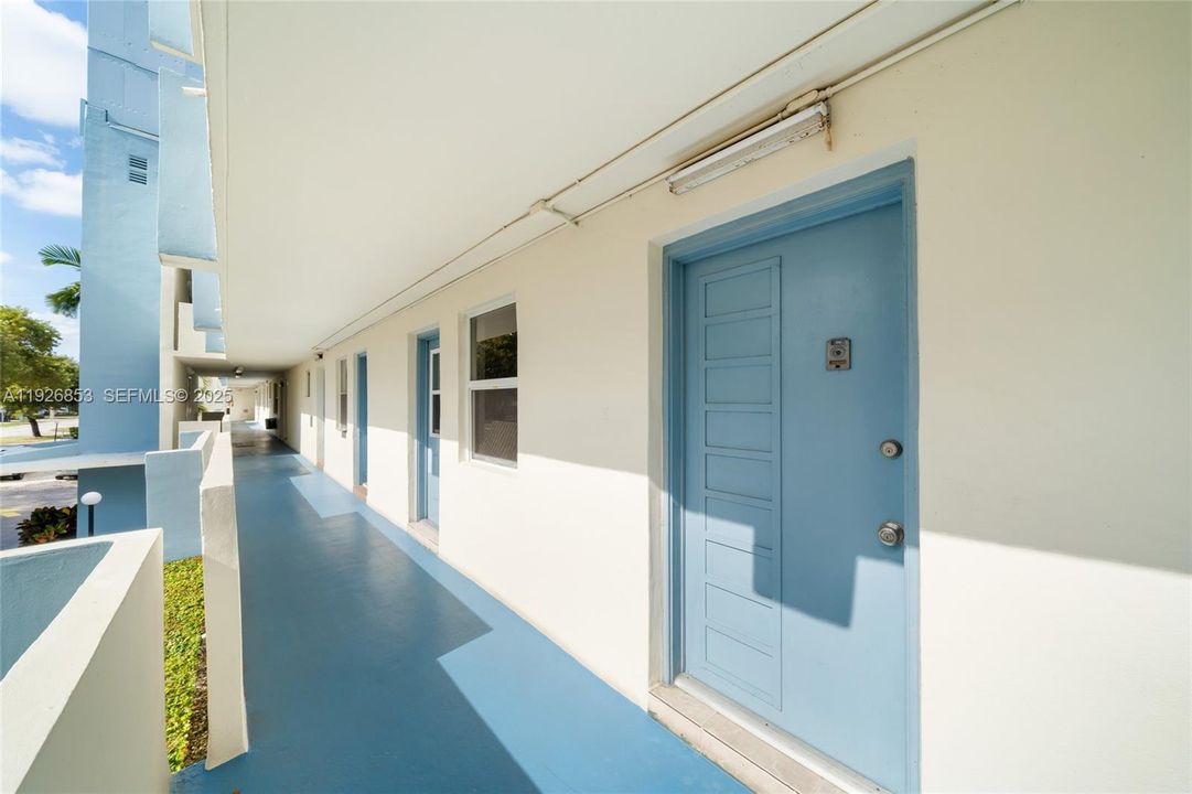 出租: $1,750 (1 贝兹, 1 浴室, 898 平方英尺)