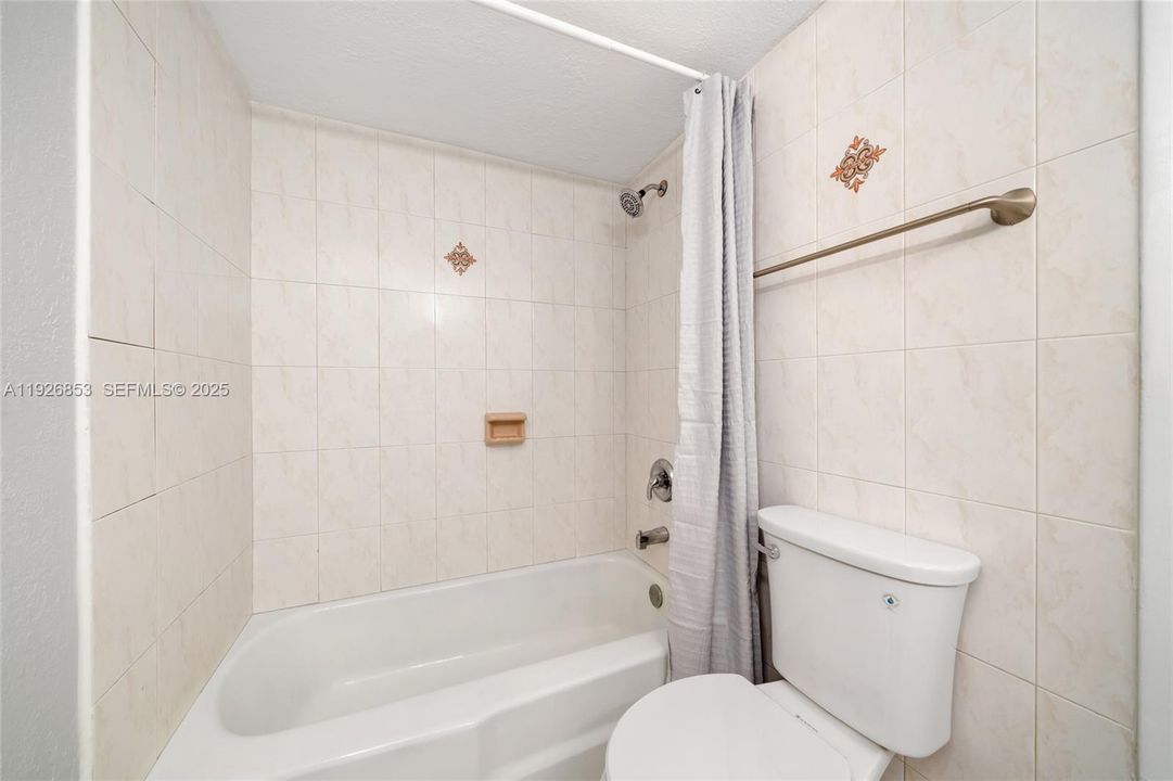 出租: $1,750 (1 贝兹, 1 浴室, 898 平方英尺)