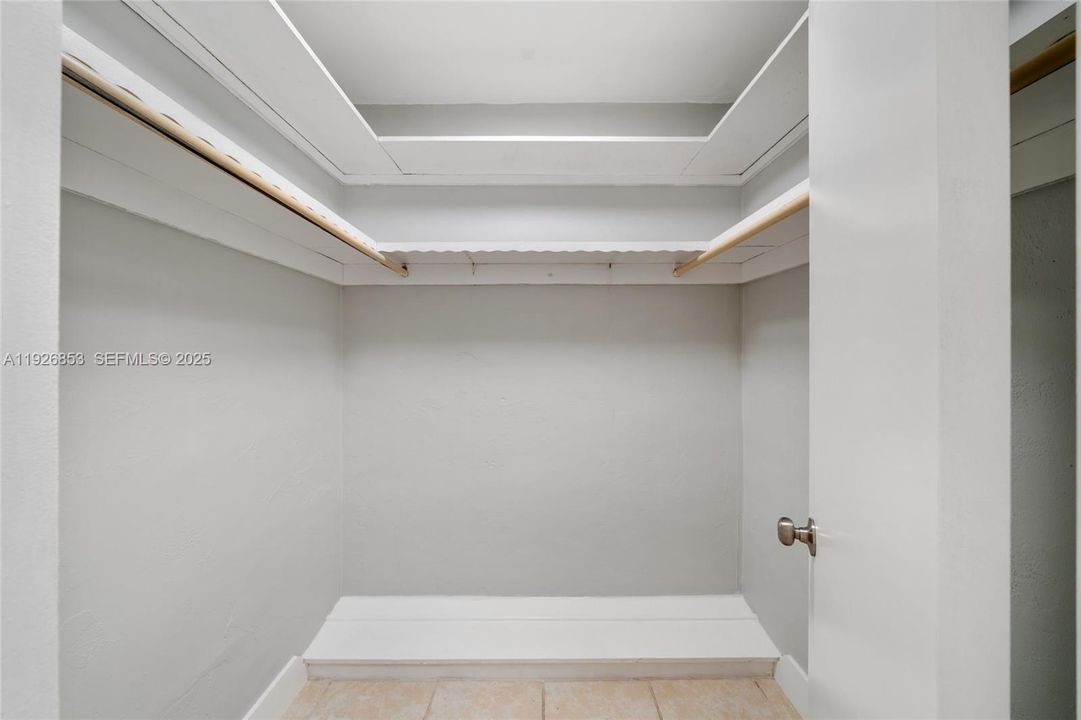 出租: $1,750 (1 贝兹, 1 浴室, 898 平方英尺)