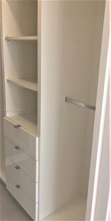 For Sale: $469,900 (1 beds, 1 baths, 852 Square Feet)