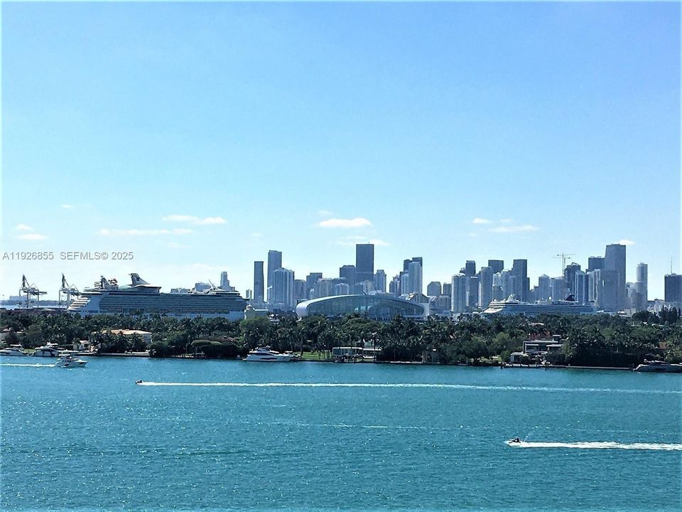 For Sale: $469,900 (1 beds, 1 baths, 852 Square Feet)