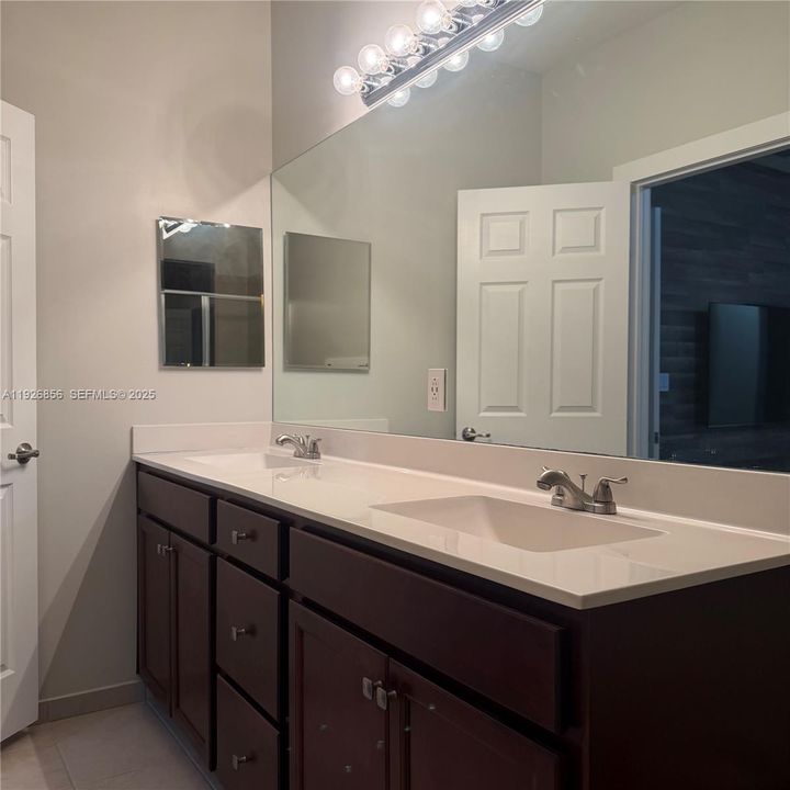 В аренду: $3,200 (3 спален, 2 ванн, 0 Квадратных фут)