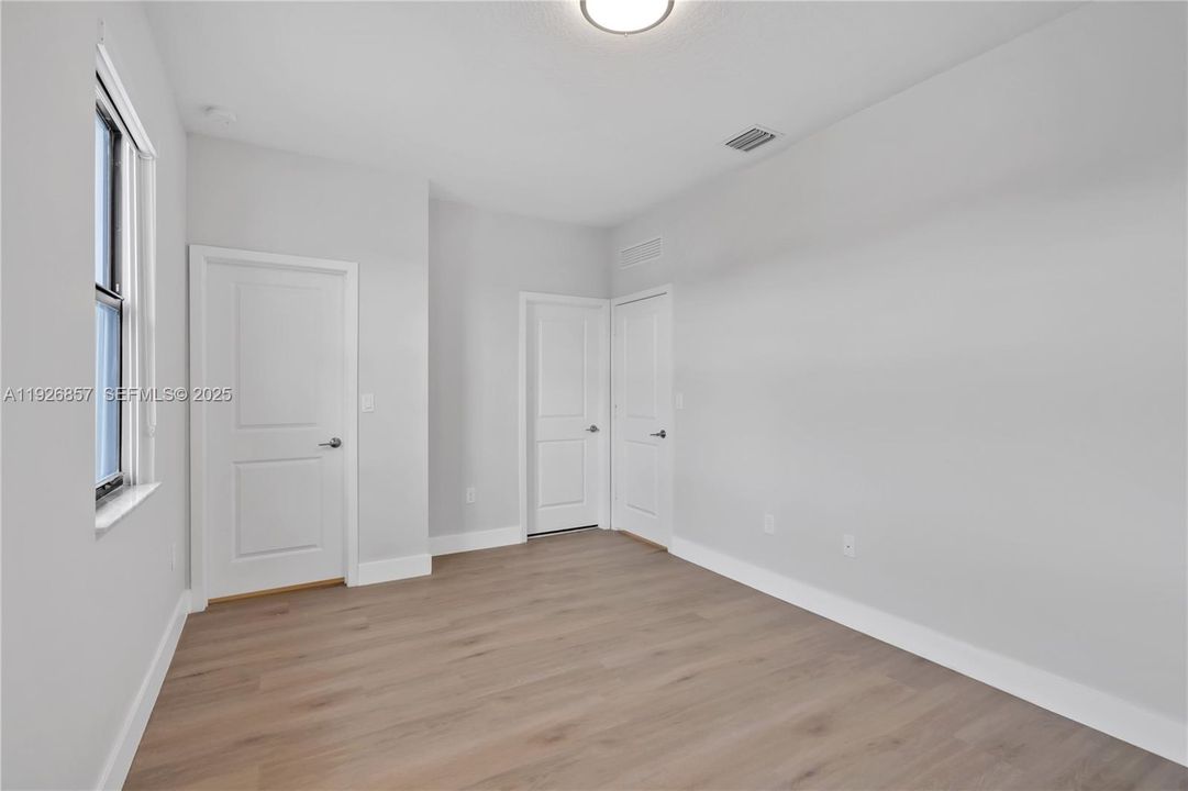 For Sale: $1,320,000 (5 beds, 4 baths, 3633 Square Feet)