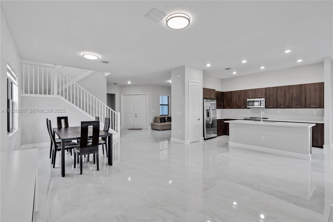 For Sale: $1,320,000 (5 beds, 4 baths, 3633 Square Feet)