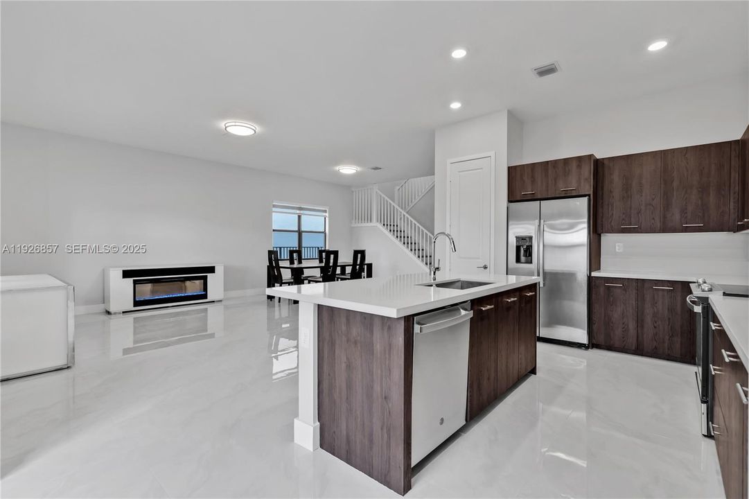 For Sale: $1,320,000 (5 beds, 4 baths, 3633 Square Feet)